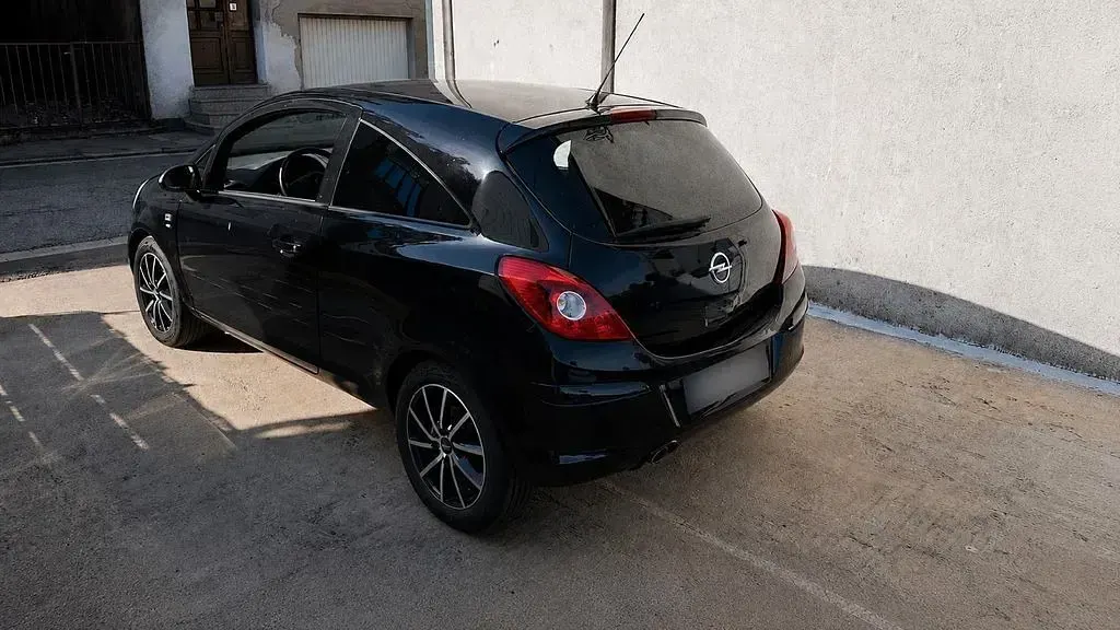Gebraucht Opel Corsa 87 PS (63 kW) 2012 Schwarz Kleinwagen