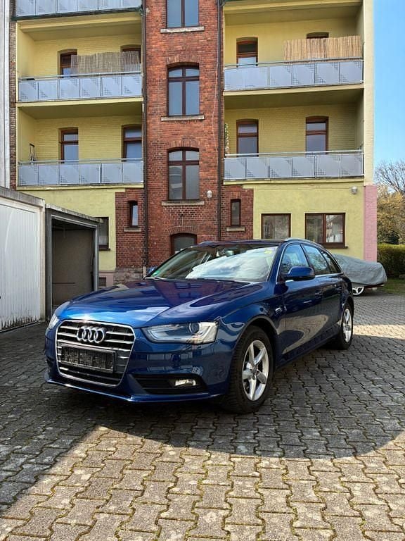 Gebraucht Audi A4 Sport 170 PS (125 kW) 2014 Blau Limousine
