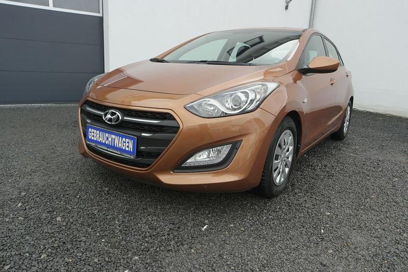 Gebraucht Hyundai i30 Classic 101 PS (74 kW) 2015 Orange Limousine
