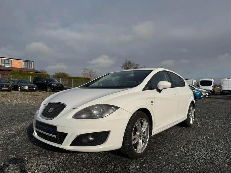 Weiß Gebraucht 2011 Seat Leon Ecomotive Limousine | 4.490 € (Fairer Preis) - Bild 1/4