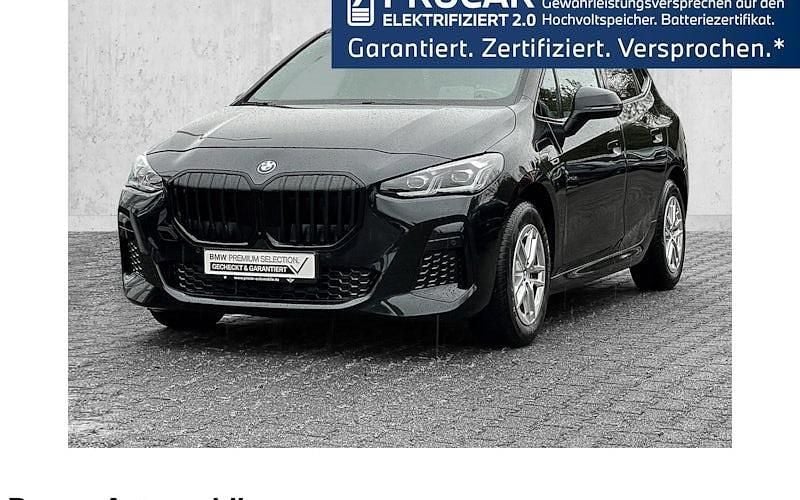 Schwarz Gebraucht 2022 BMW 225 Active Tourer Comfort Edition Van / Kleinbus | 33.890 € (Superpreis) - Bild 1/4