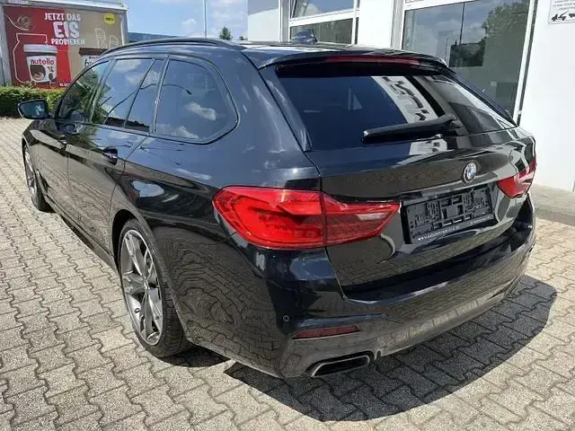 Gebraucht BMW M550 Performance 400 PS (294 kW) 2019 Saphirschwarz Limousine