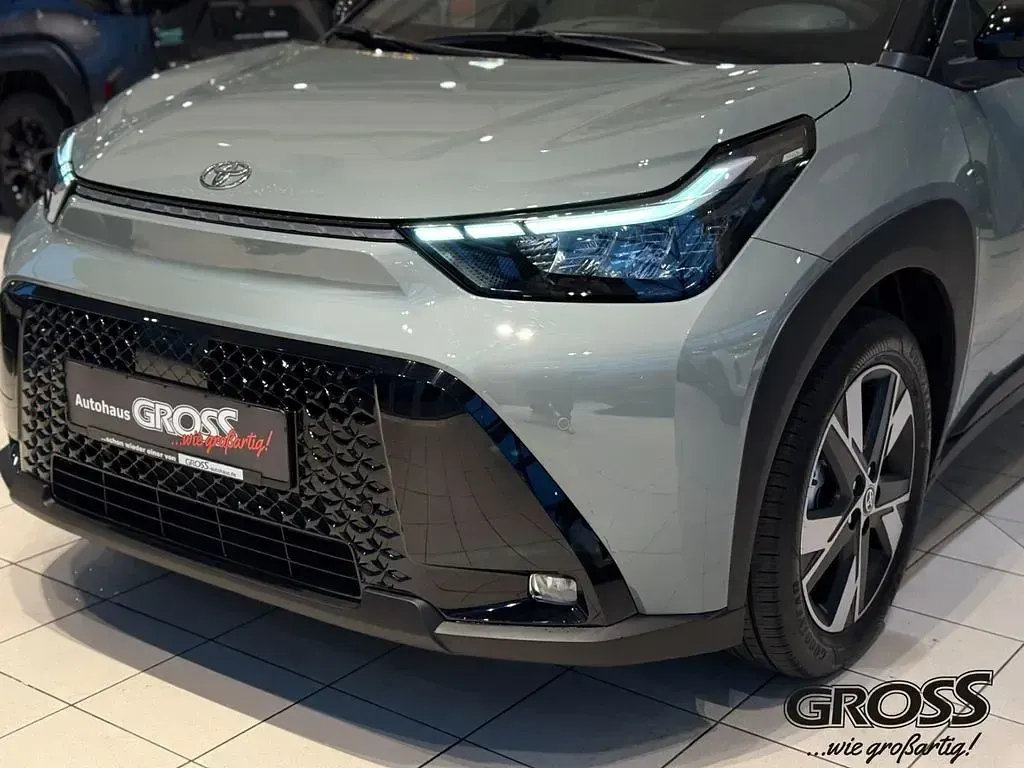 Neu Toyota Aygo X 116 PS (85 kW) 2025 Grau SUV