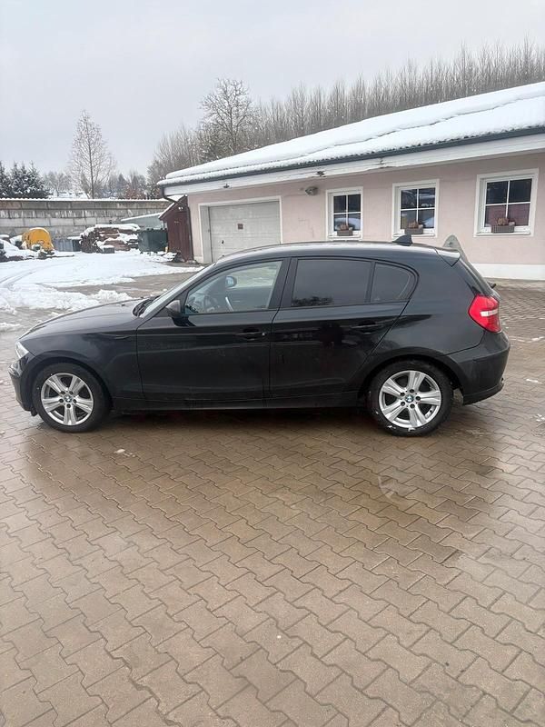 Gebraucht BMW 116 122 PS (89 kW) 2006 Schwarz Kleinwagen