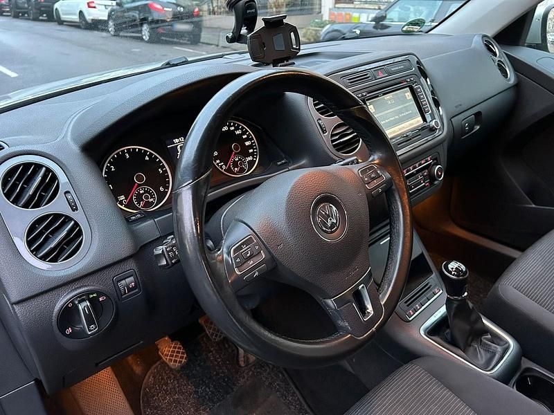 Gebraucht VW Tiguan 140 PS (102 kW) 2012 Silber SUV