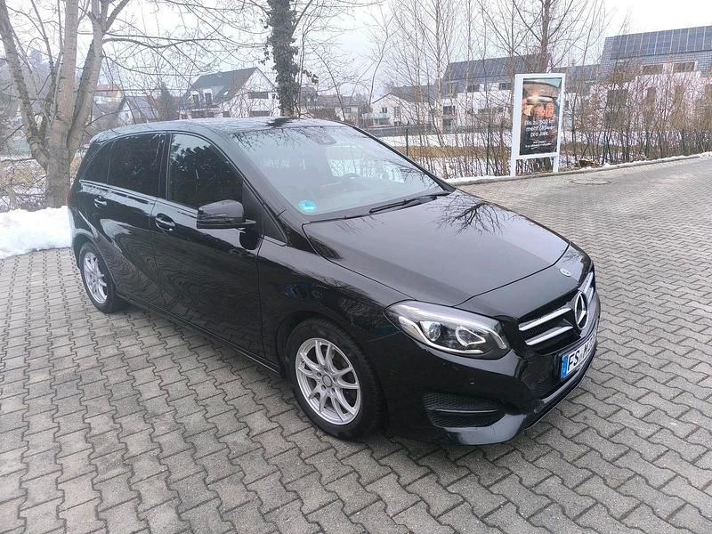 Gebraucht Mercedes B220 Night 177 PS (130 kW) 2018 Schwarz Van / Kleinbus