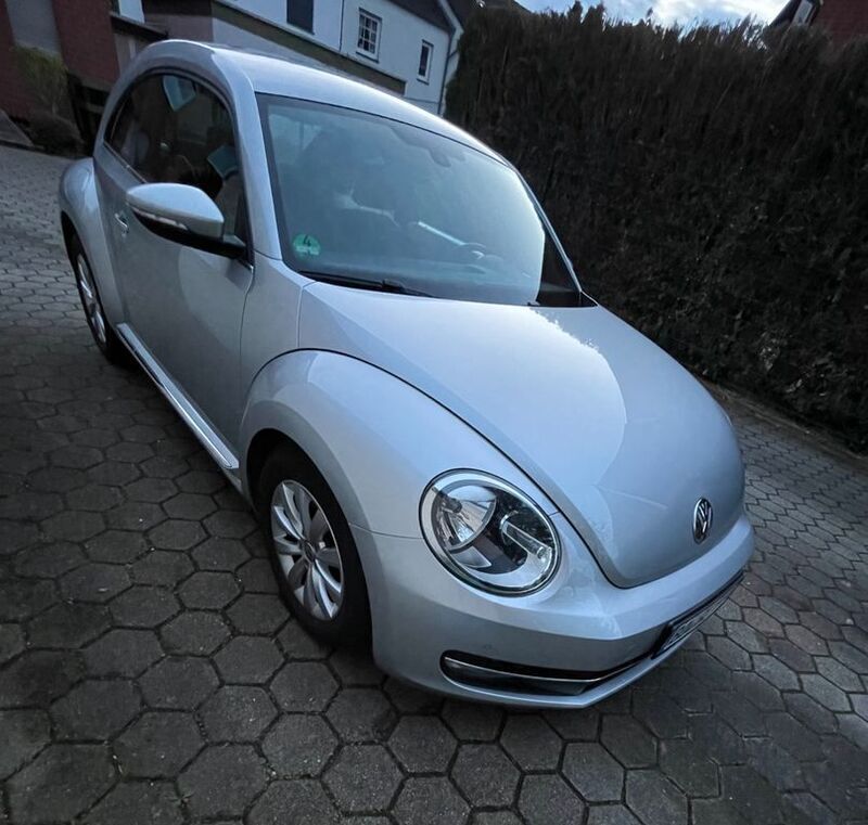 Silber Gebraucht 2012 VW Beetle Design Limousine | 7.950 € (Fairer Preis) - Bild 1/4