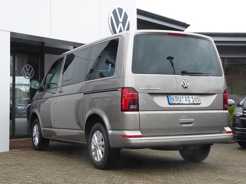Gebraucht VW Caravelle Trendline 150 PS (110 kW) 2024 Mojave beige metallic Van