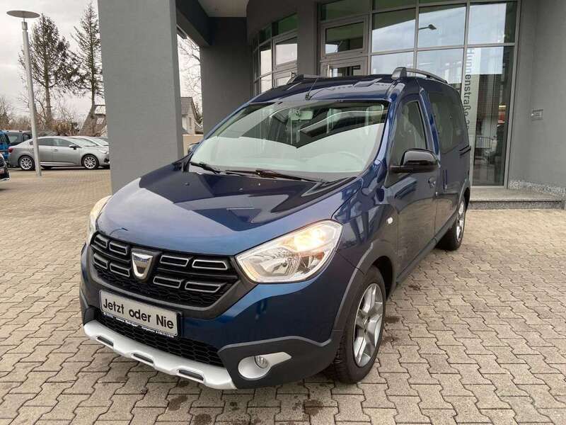 Blau Gebraucht 2018 Dacia Dokker Celebration Van | 14.499 € (Etwas zu teuer) - Bild 1/4