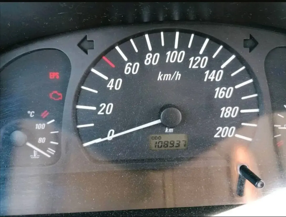 Gebraucht Opel Agila 75 PS (55 kW) 2002 Rot Van / Kleinbus
