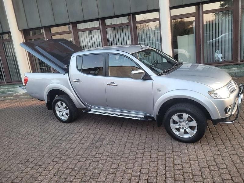 Gebraucht Mitsubishi L200 Intense 178 PS (130 kW) 2012 Coolsilber (m) Pickup