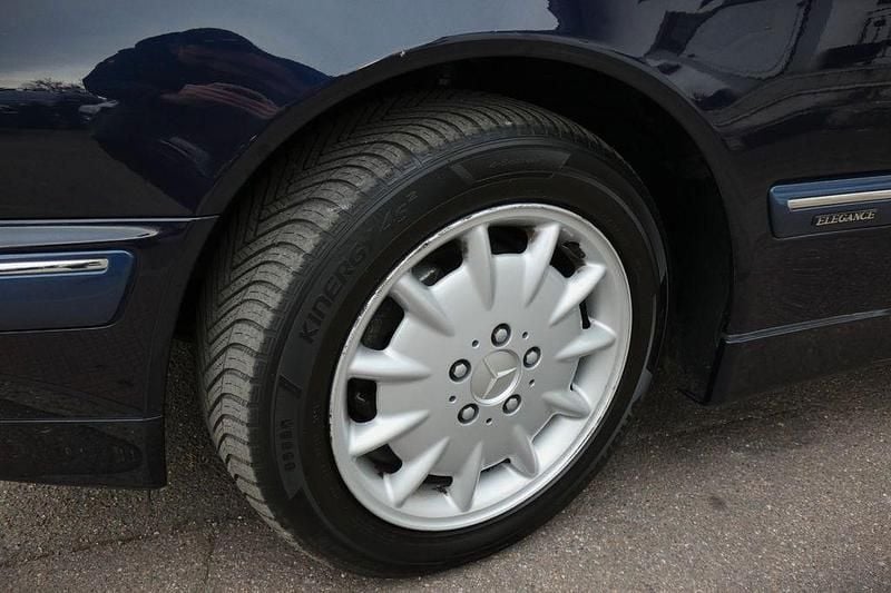 Gebraucht Mercedes E240 Elegance 170 PS (125 kW) 2001 Blau Limousine