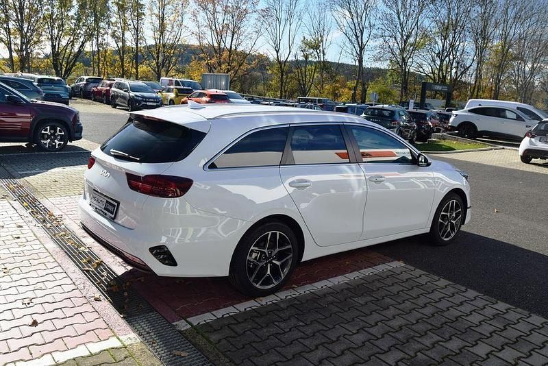 Neu Kia Ceed Sportswagon 140 PS (102 kW) 2026 Weiß Kombi