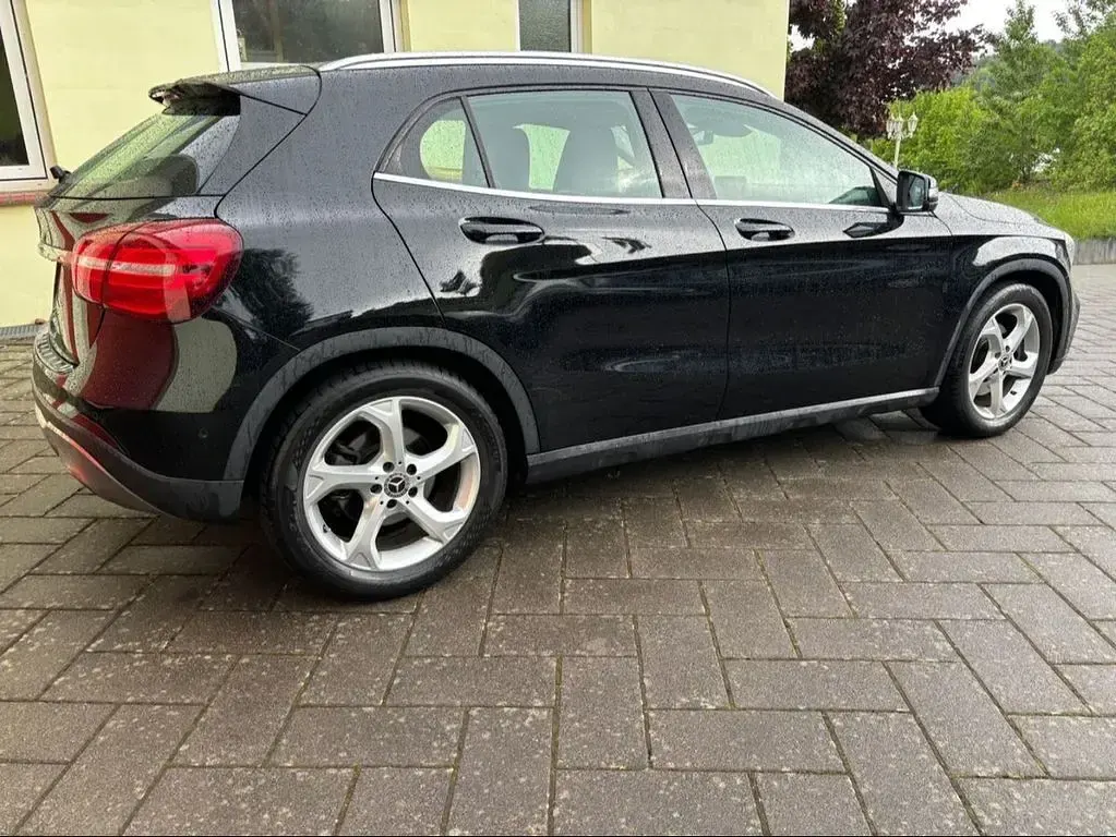 Gebraucht Mercedes GLA250 211 PS (155 kW) 2018 Schwarz SUV