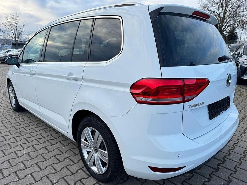 Gebraucht VW Touran Highline 150 PS (110 kW) 2017 Weiß Van / Kleinbus