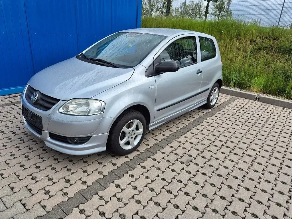 Używany VW Fox 54 KM (39 kW) 2007 Srebrny Hatchback