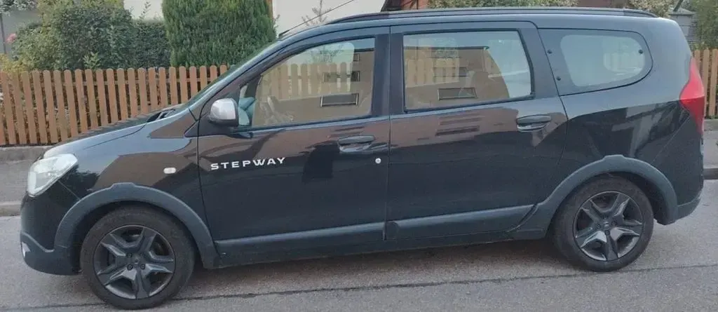 Gebraucht Dacia Lodgy Celebration 109 PS (80 kW) 2017 Schwarz Van / Kleinbus