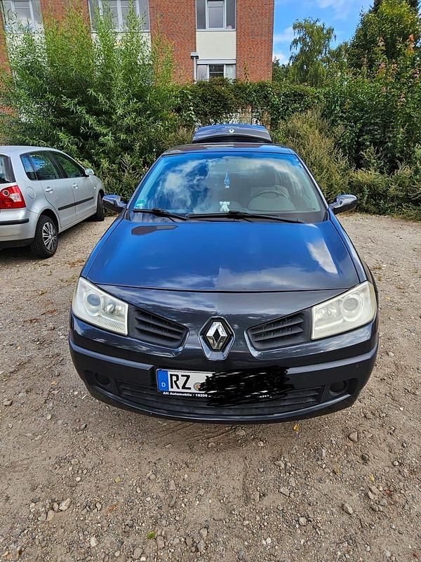 Grau Gebraucht 2005 Renault Mégane II Limousine | 2.500 € (Fairer Preis) - Bild 1/4
