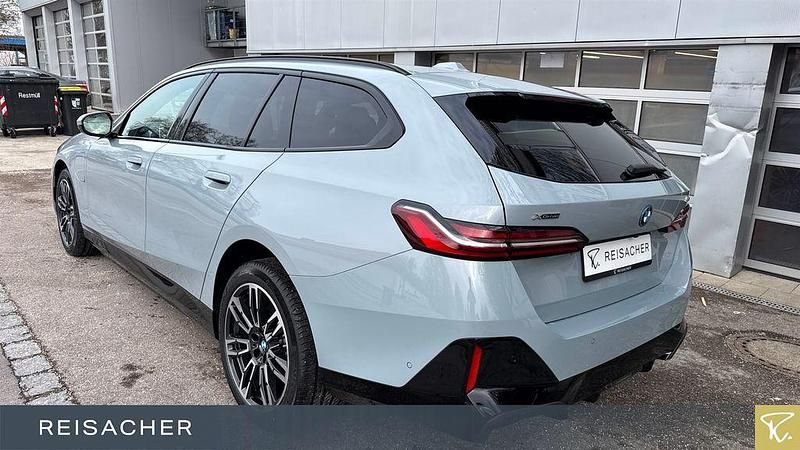 Neu BMW 530e Performance 299 PS (219 kW) 2026 Grau Kombi
