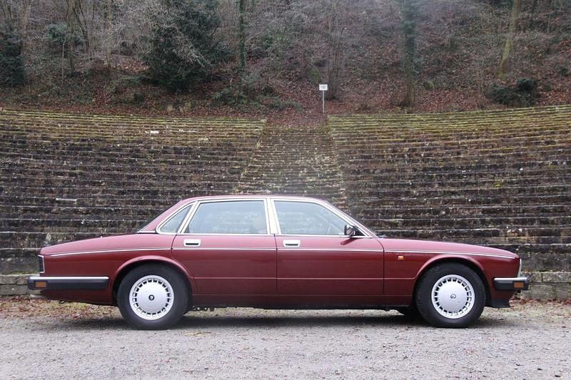 Gebraucht Jaguar XJ40 222 PS (163 kW) 1991 Rot Limousine