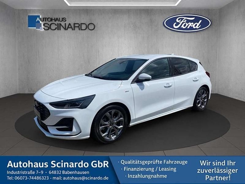 Weiß Gebraucht 2024 Ford Focus ST-Line X Limousine | 23.480 € (Fairer Preis) - Bild 1/4