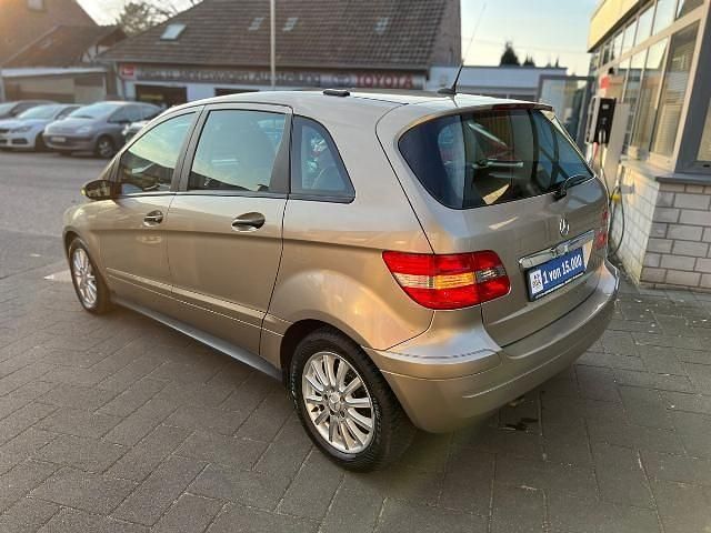 Gebraucht Mercedes B180 109 PS (80 kW) 2006 Gold Van / Kleinbus