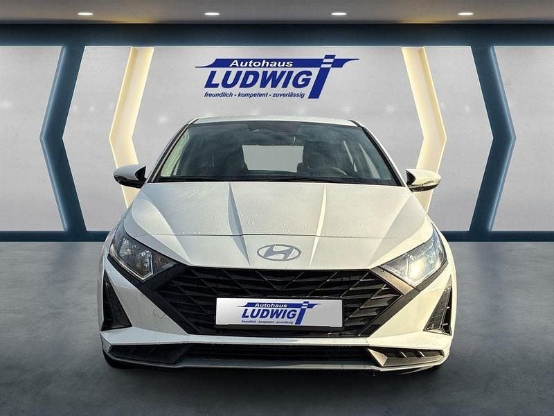 Gebraucht Hyundai i20 Select 79 PS (58 kW) 2025 Weiß Limousine