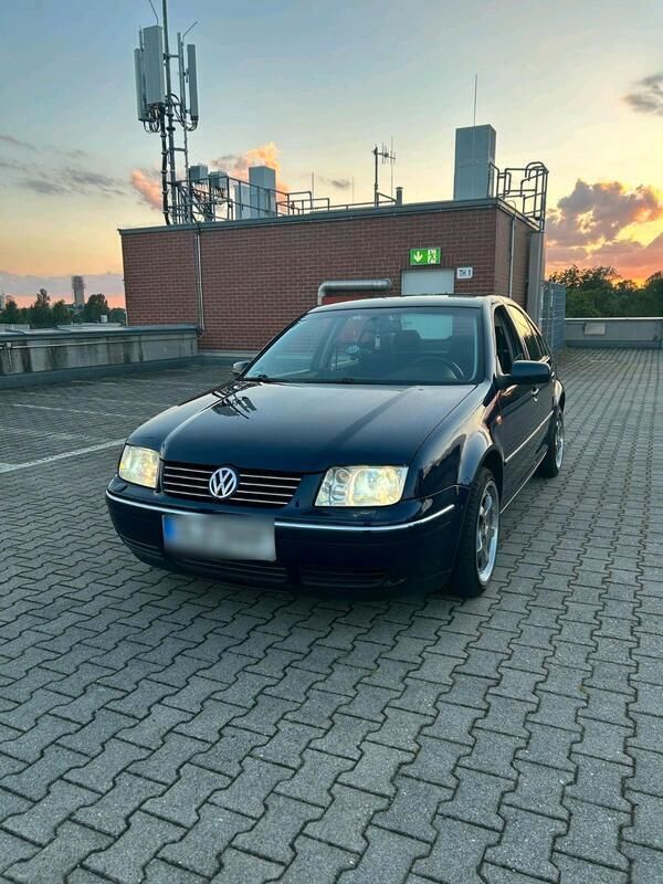 Blau Gebraucht 2001 VW Bora Limousine | 1.650 € (Fairer Preis) - Bild 1/4