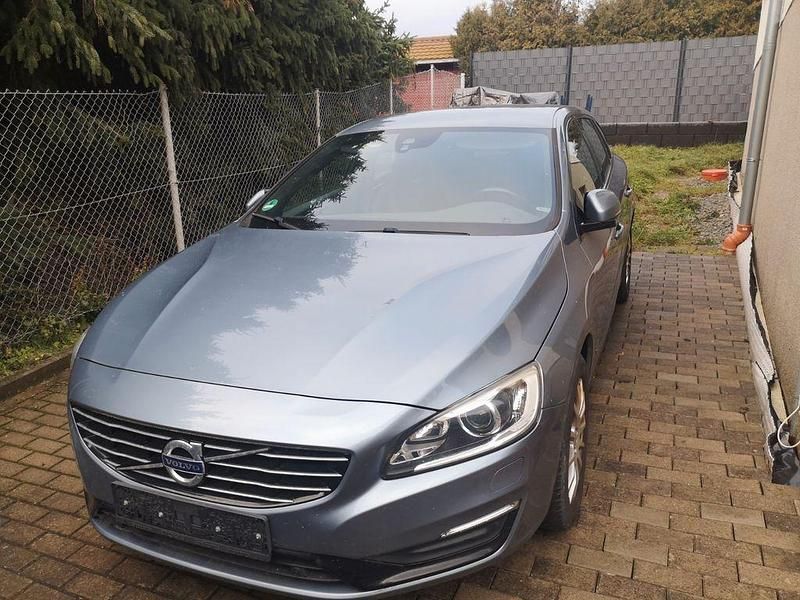Blau Gebraucht 2018 Volvo V60 Linje Svart Kombi | 15.500 € (Superpreis) - Bild 1/4