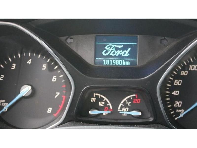 Gebraucht Ford Focus Ambiente 101 PS (74 kW) 2014 Braun (metallic) Kombi