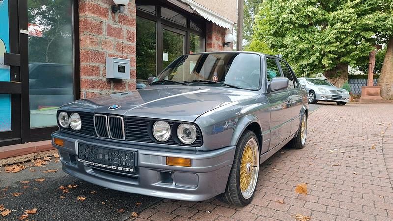 Gebraucht BMW 320 Performance 130 PS (95 kW) 1990 Grau metallic Limousine