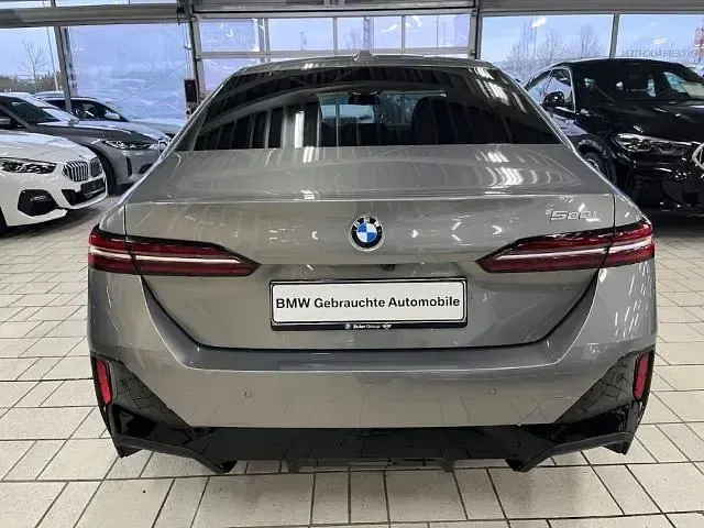 Gebraucht BMW 520 M Sport 190 PS (139 kW) 2025 Grau Limousine