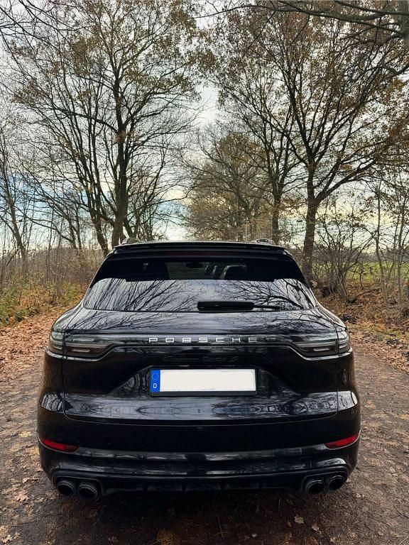Gebraucht Porsche Cayenne Turbo Chrono 549 PS (403 kW) 2018 Schwarz SUV