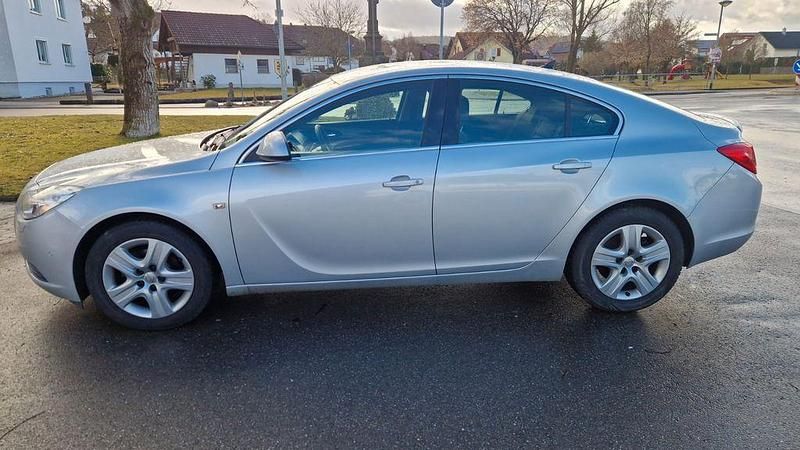 Gebraucht Opel Insignia Edition 140 PS (102 kW) 2012 Silber Limousine