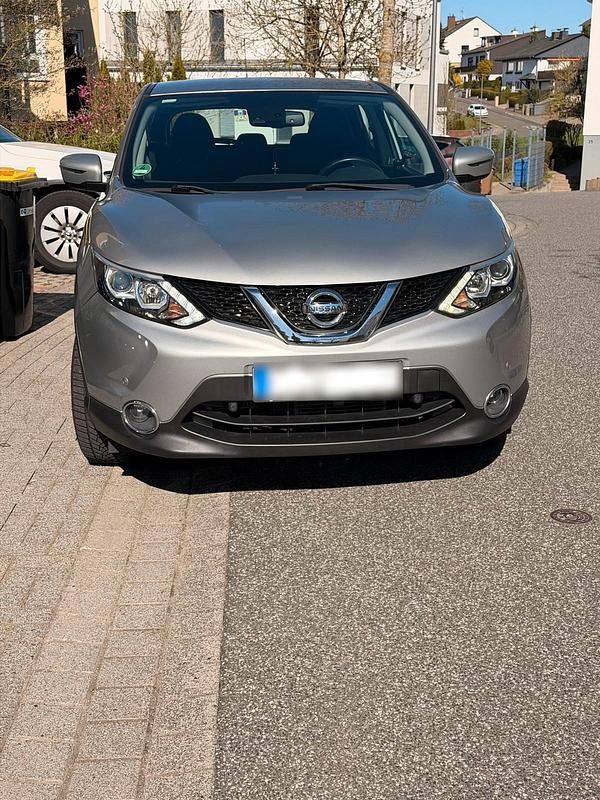 Gebraucht Nissan Qashqai 115 PS (84 kW) 2017 Silber SUV