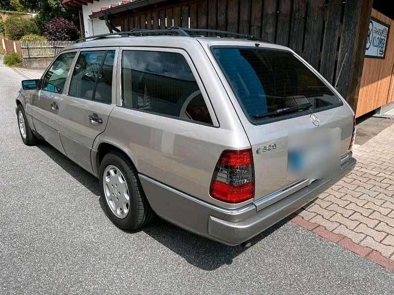 Second-hand Mercedes E320 220 CP (161 kW) 1994 Andere farben Break