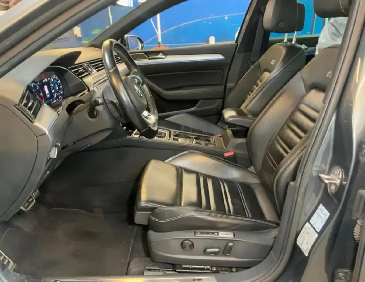 Gebraucht VW Passat R-line 240 PS (176 kW) 2017 Grau Kombi