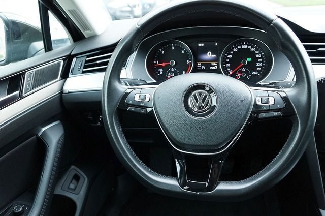 Gebraucht VW Passat Highline 150 PS (110 kW) 2016 Schwarz metallic Kombi