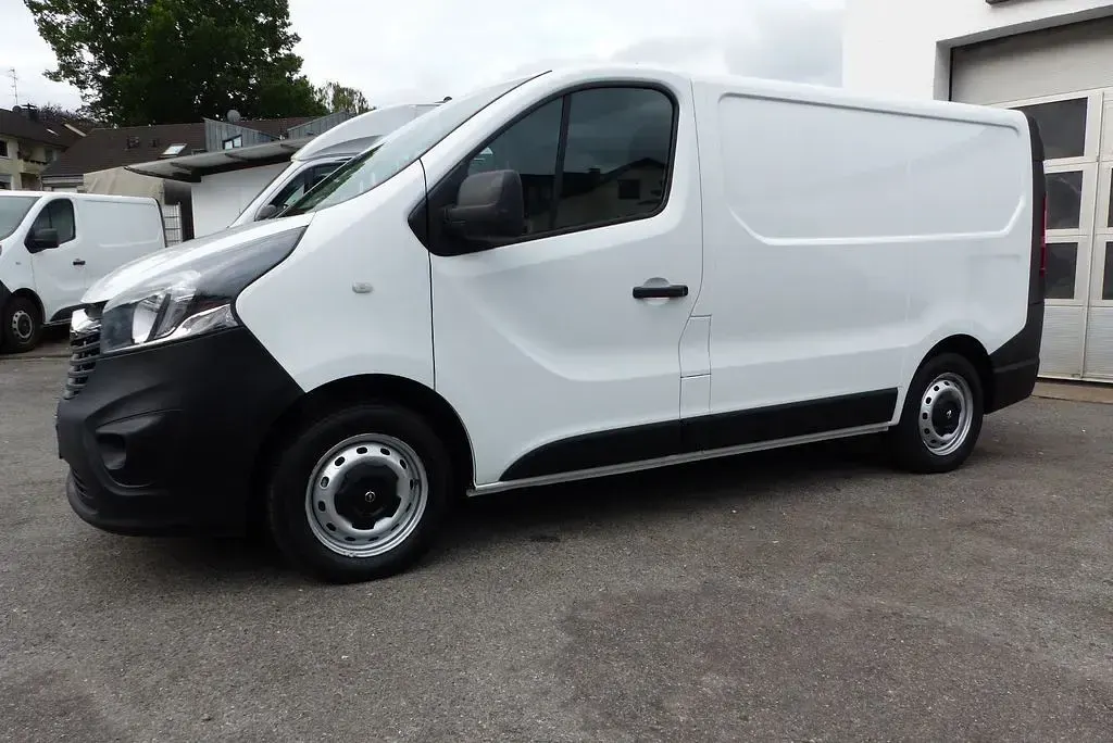 Gebraucht Opel Vivaro 95 PS (69 kW) 2017 Weiß Van / Kleinbus