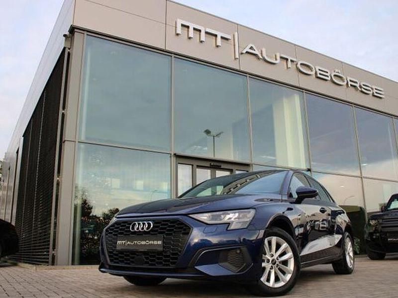 Gebraucht Audi A3 Basis 116 PS (85 kW) 2022 Blau Limousine