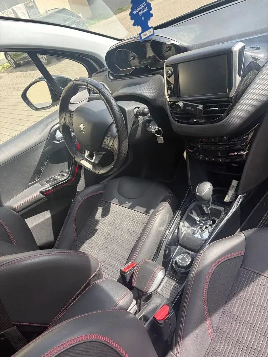 Gebraucht Peugeot 2008 Active 110 PS (80 kW) 2018 Weiß SUV