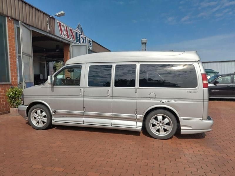 Grau Gebraucht 2005 Chevrolet Express Van / Kleinbus | 22.999 € - Bild 1/4