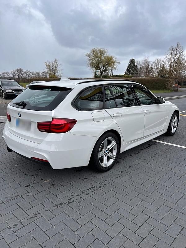 Gebraucht BMW 320 Shadowline 2017 Weiß Kombi