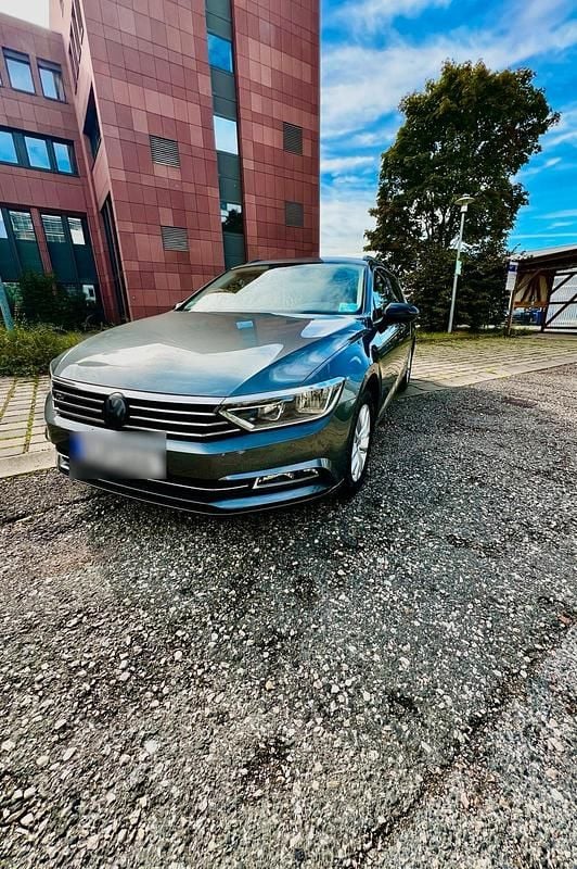 Grau Gebraucht 2016 VW Passat Kombi | 13.799 € (Guter Preis) - Bild 1/4