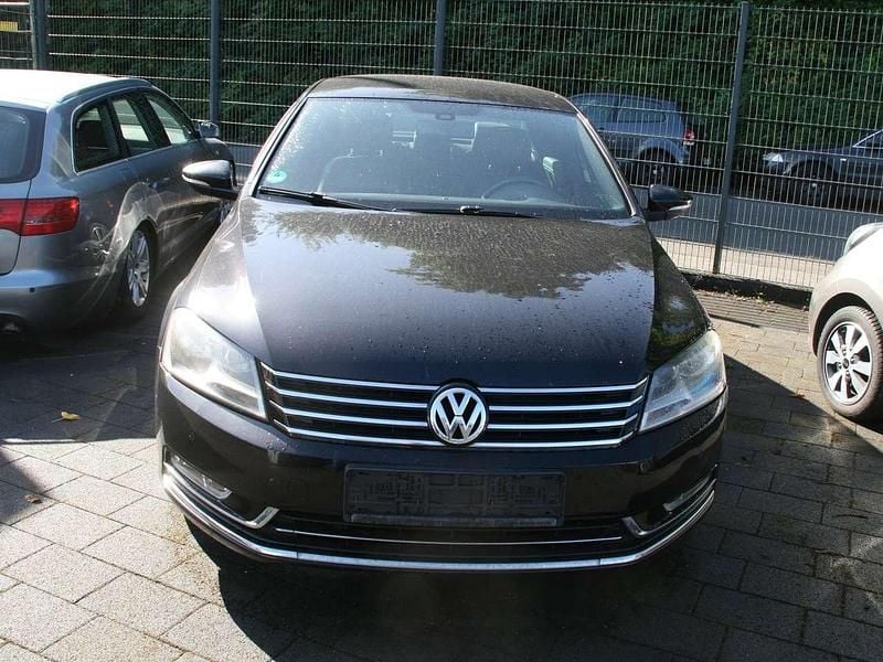 Schwarz Gebraucht 2012 VW Passat Exclusive Limousine | 5.950 € (Teuer) - Bild 1/4