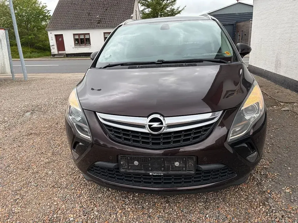 Gebraucht Opel Zafira Enjoy 140 PS (102 kW) 2013 Braun Van / Kleinbus