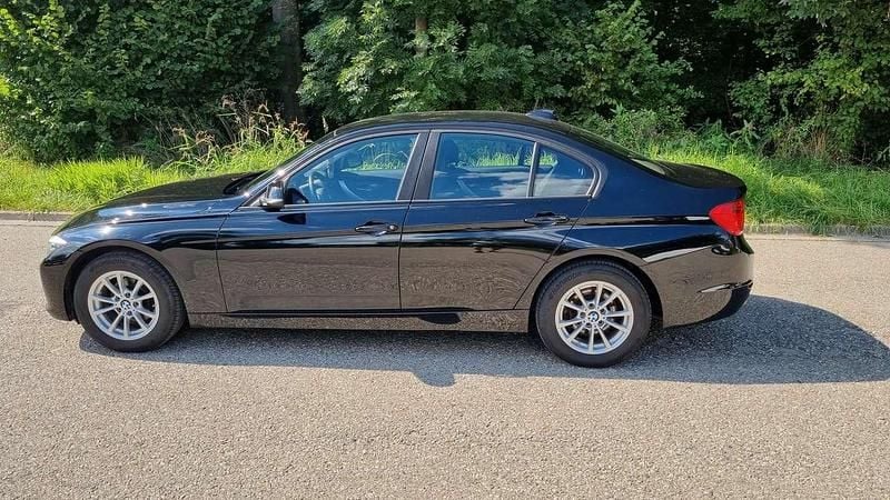 Schwarz Gebraucht 2014 BMW 318 Limousine | 11.000 € (Guter Preis) - Bild 1/4