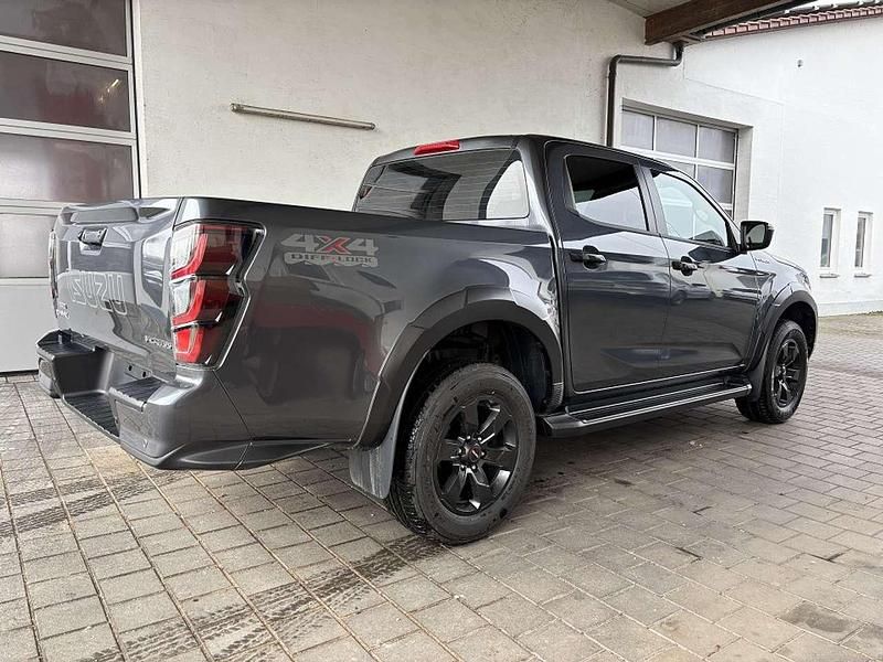 Gebraucht Isuzu D-Max 163 PS (119 kW) 2025 Obsidian gray Pickup