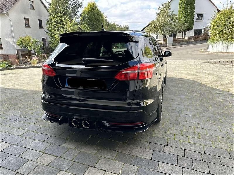 Gebraucht Ford Focus Sport 290 PS (213 kW) 2015 Schwarz Kombi