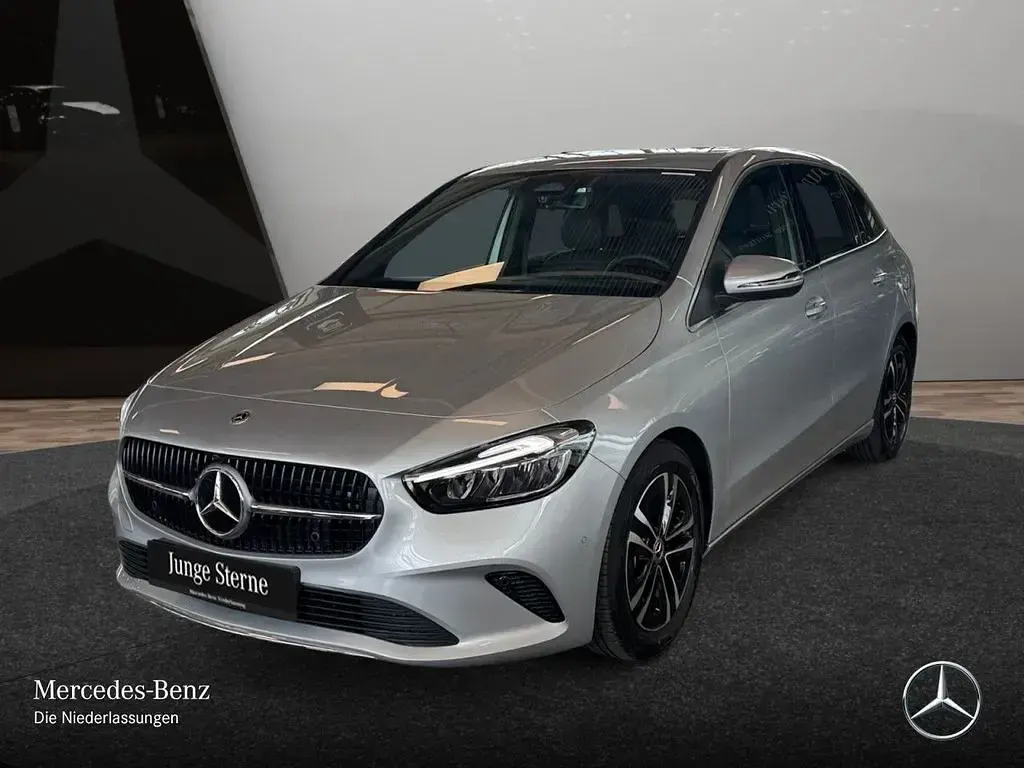 Gebraucht Mercedes B200 Advanced 163 PS (119 kW) 2025 Silber Van / Kleinbus